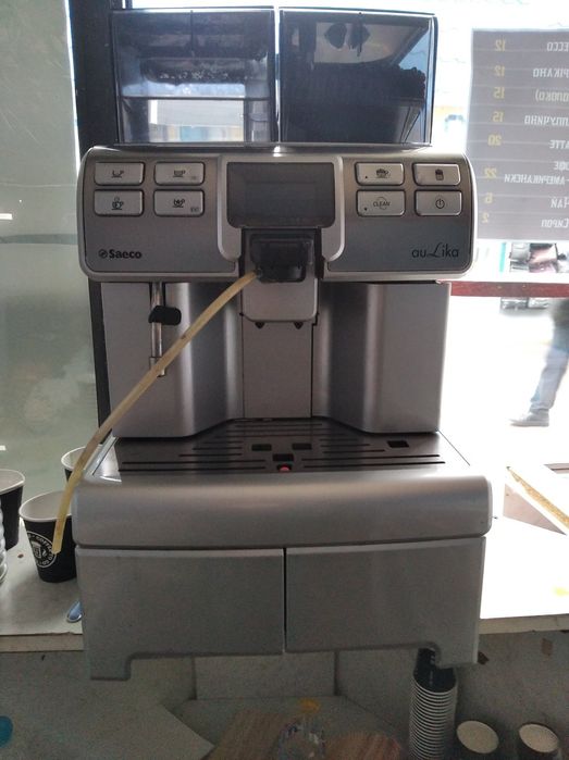 Кофемашина Saeco.