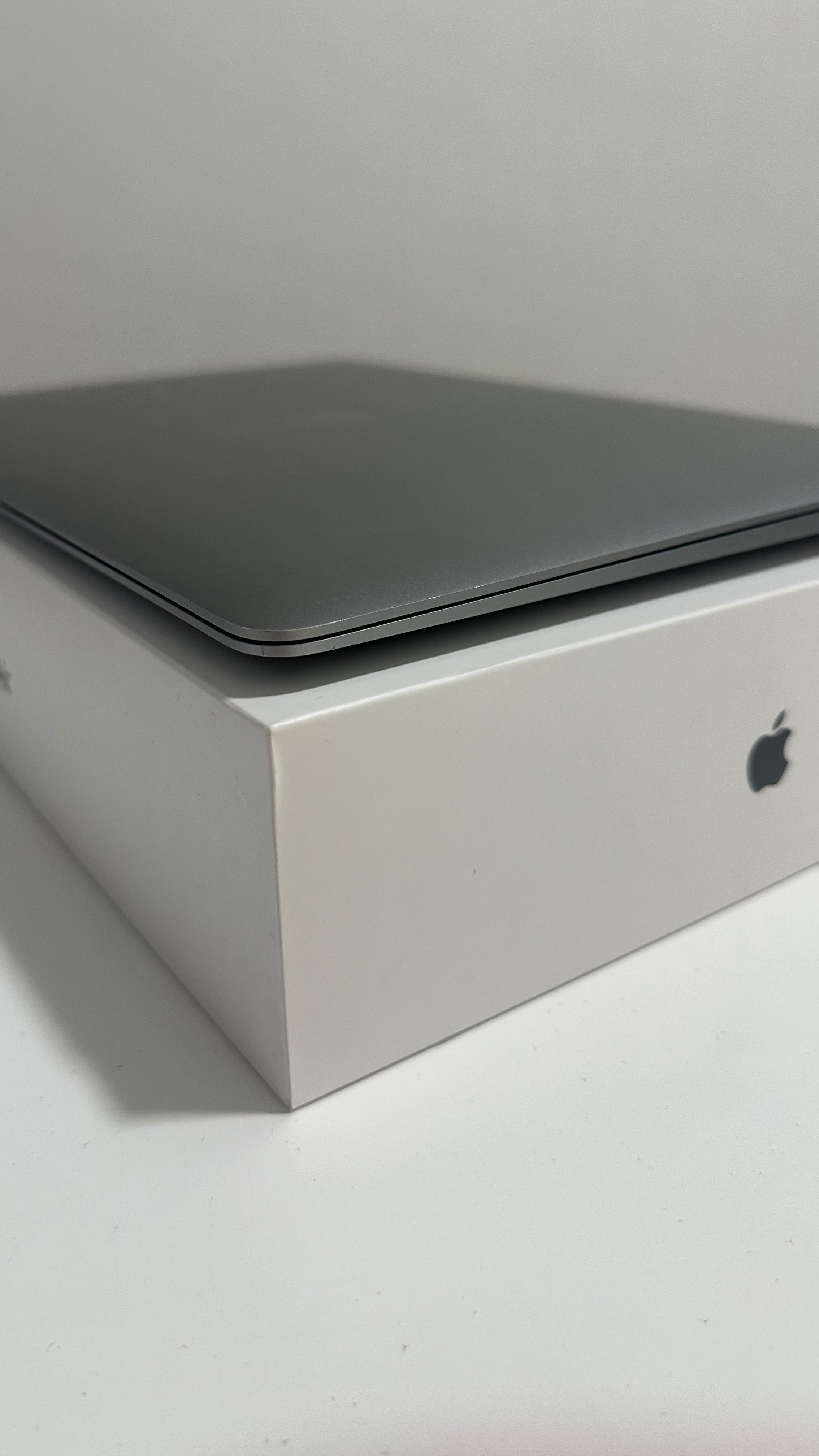 Macbook Air M1, 8 GB, 256 SSD, 2021 Space Gray