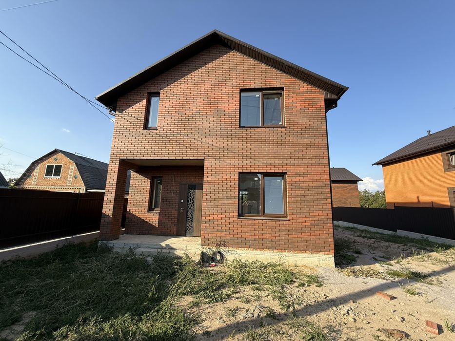 Продаж 2-поверхового будинку