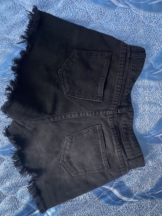 Продам чорні джинсові шортики