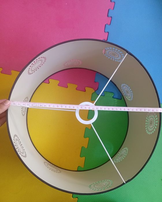 Abajur de teto redondo e preto