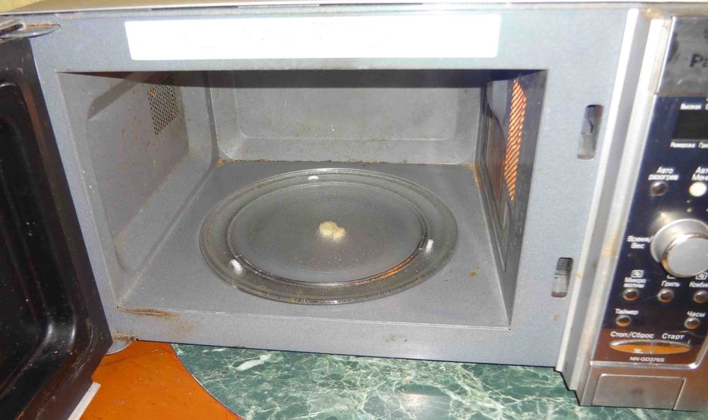 Микроволновая печь Panasonic NN-GD376S рабочая