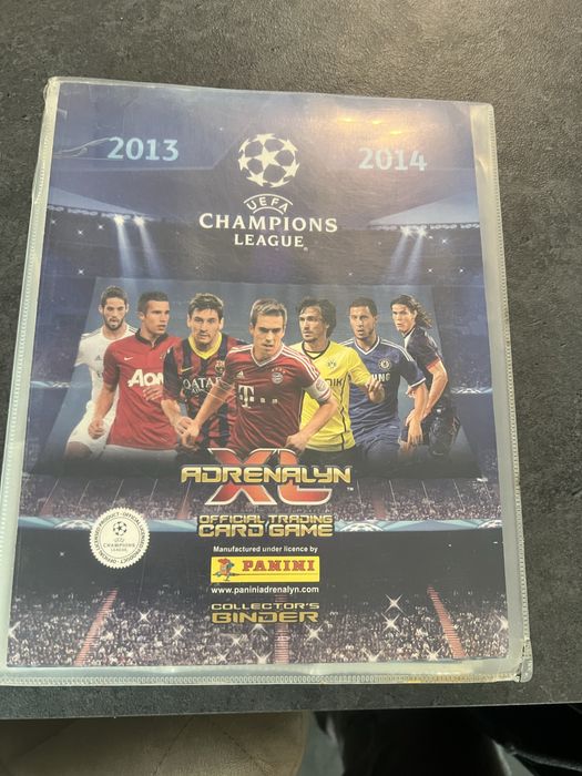 Album z kartami pilkarskimi kilecjonerski