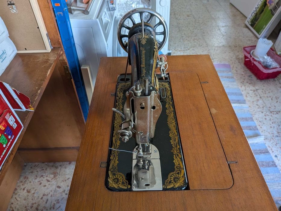 Máquina de Costura Marca SINGER