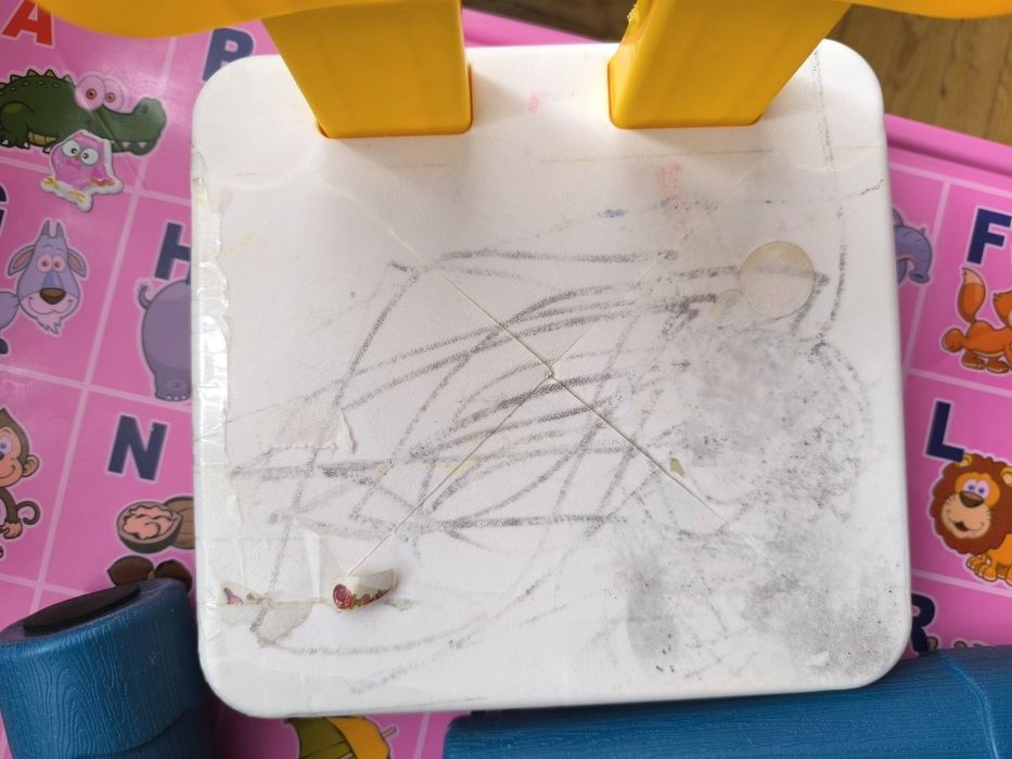 Стіл і стілець дитячі.Пластик