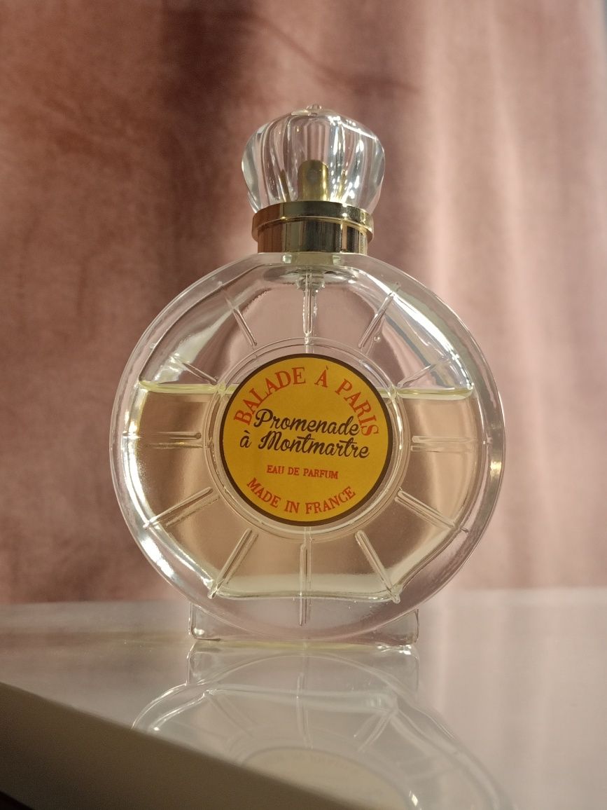 Jeanne Arthes Balade à Paris Promenade à Montmartre perfumy