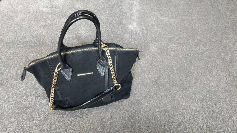 Продам жіночу сумку Чорну з натуральної замші