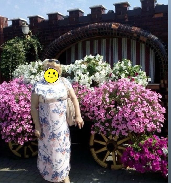 Рожева сукня в квіти