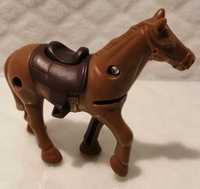 Brązowy koń z siodłem, 7,5cm, 62K (Zabawka, figurka)