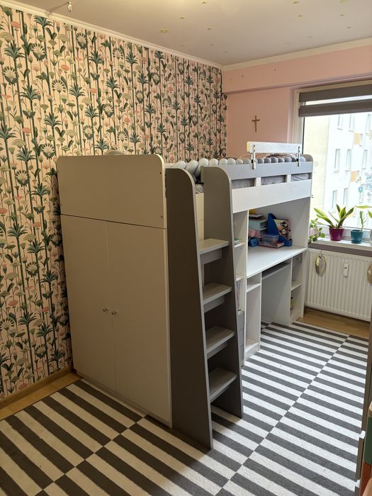 Łóżko piętrowe z biurkiem i szafą