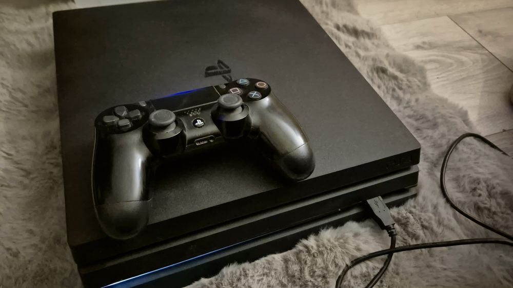 PS4 PRO z dyskiem SSD 1TB.