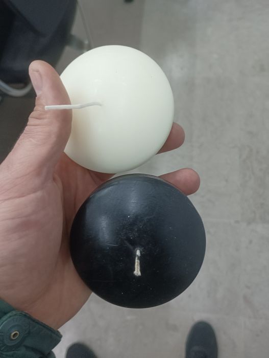 velas flutuantes preto e branco