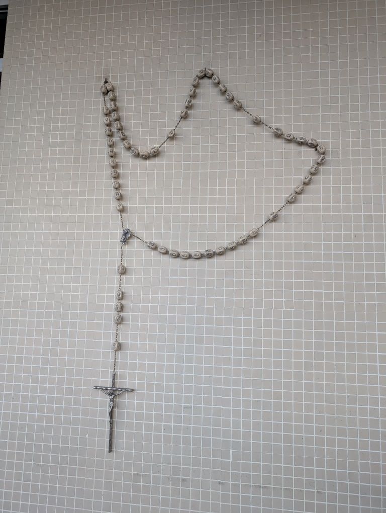 Rosário de parede grande, peça de fé.