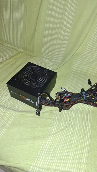 Fonte de alimentação corsair vs650