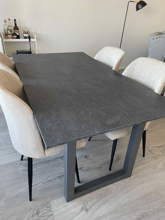 Mesa de jantar extensível + 4 cadeiras