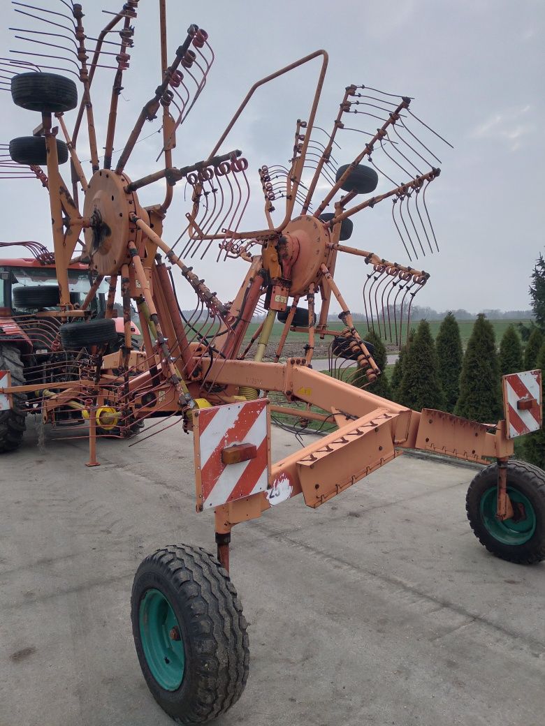 Zgrabiarka dwukaruzelowa krone