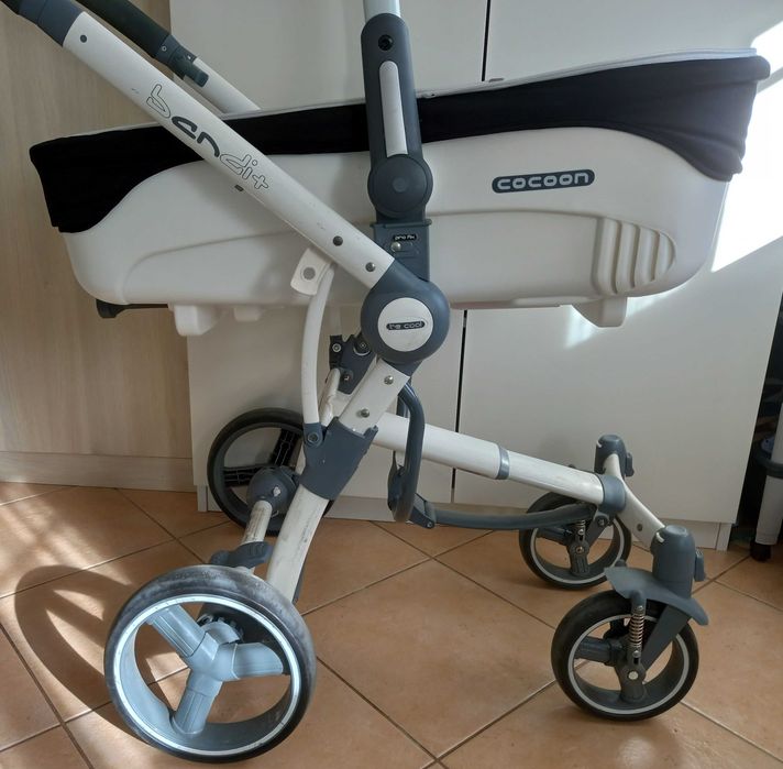 Carrinho bebé trio/ ovo cadeira e alcofa