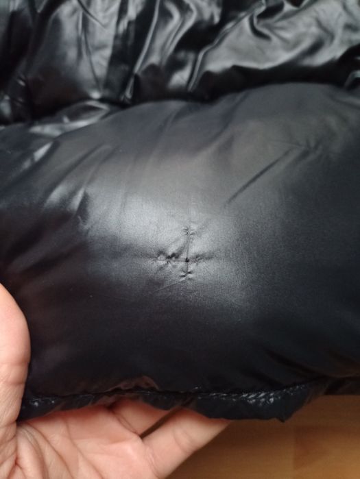 Czarna pikowana kurtka z futerkiem