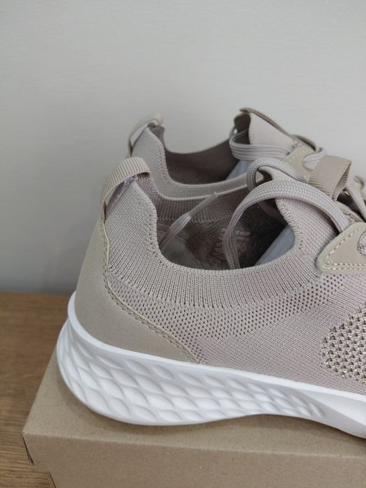 Beżowy buty damskie sportowe skarpety ccc 41