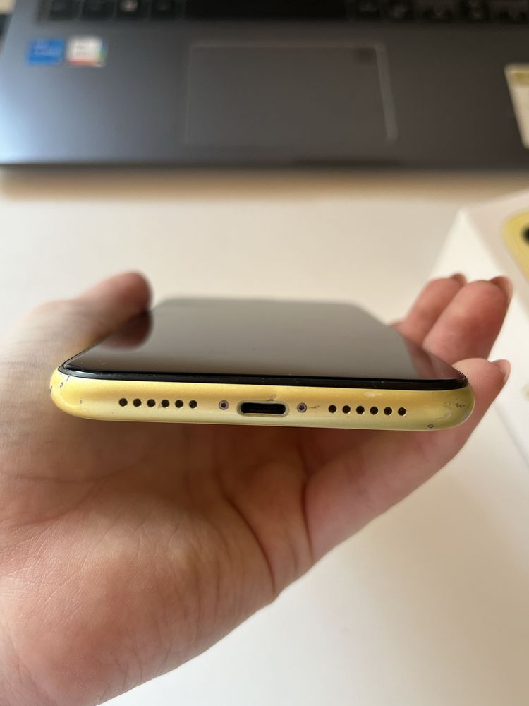Iphone 11 64gb żółty