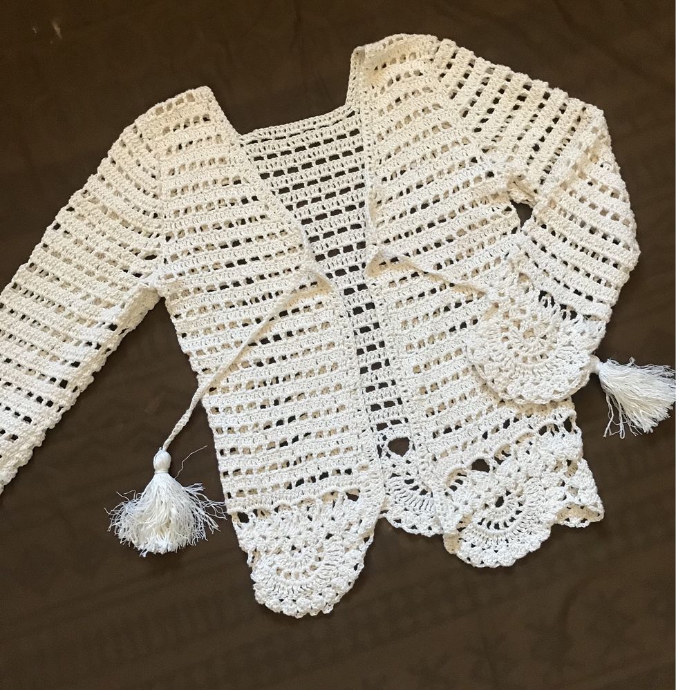 Sweter robiony na szydełku własnoręcznie
