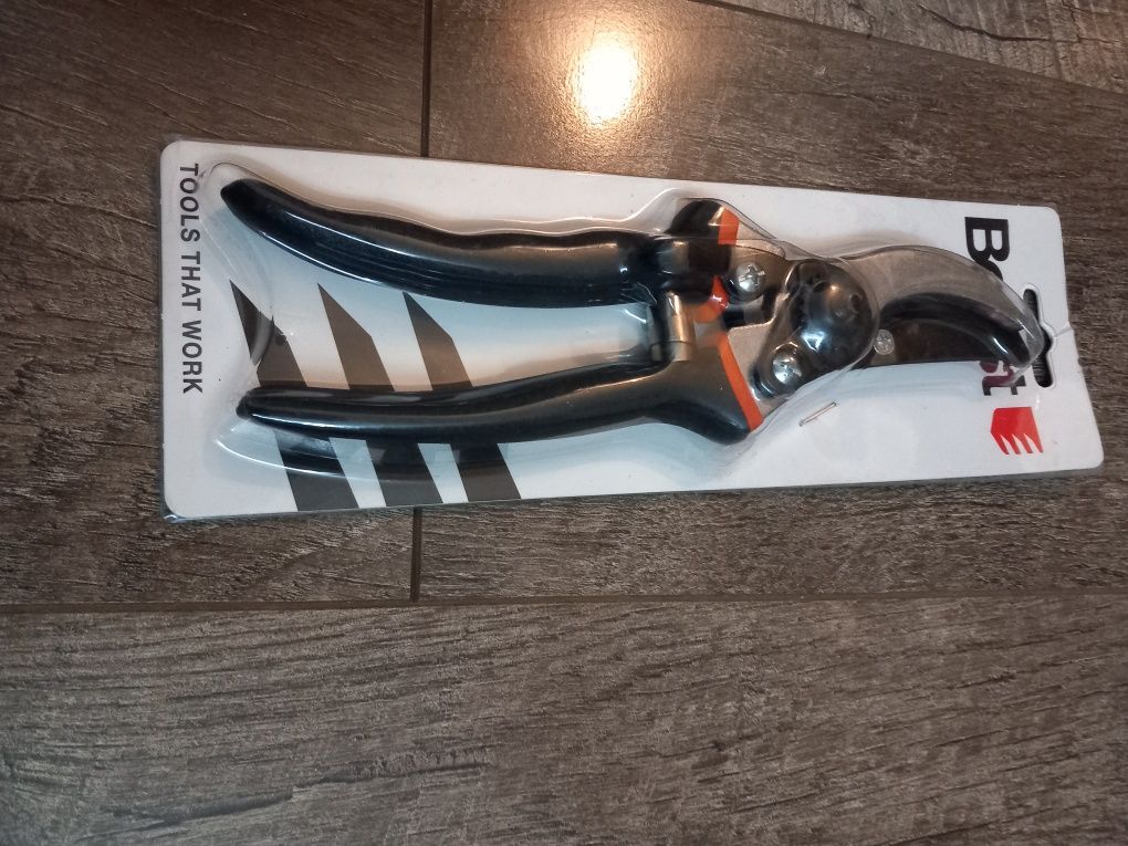 Sekator ręczny 210mm