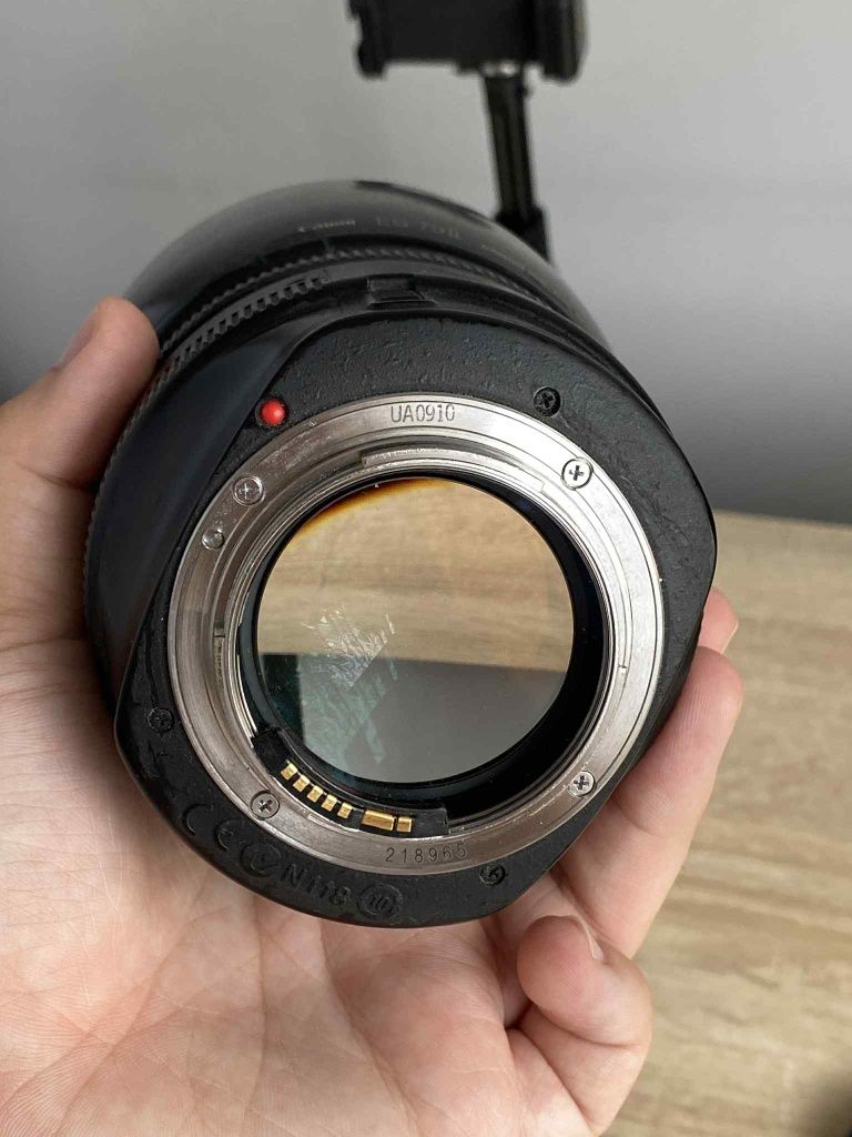 Canon EF 85mm f/1.2 L II USM + osłona ES-79II + filtr