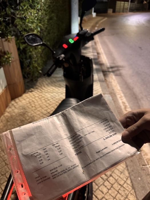 Mota eletrica com documentos