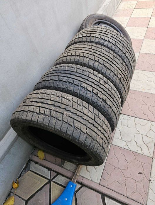 Продам зимнюю резину 205/55 R16
