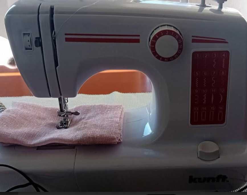 Maquina de costura nova  Marca Kunft