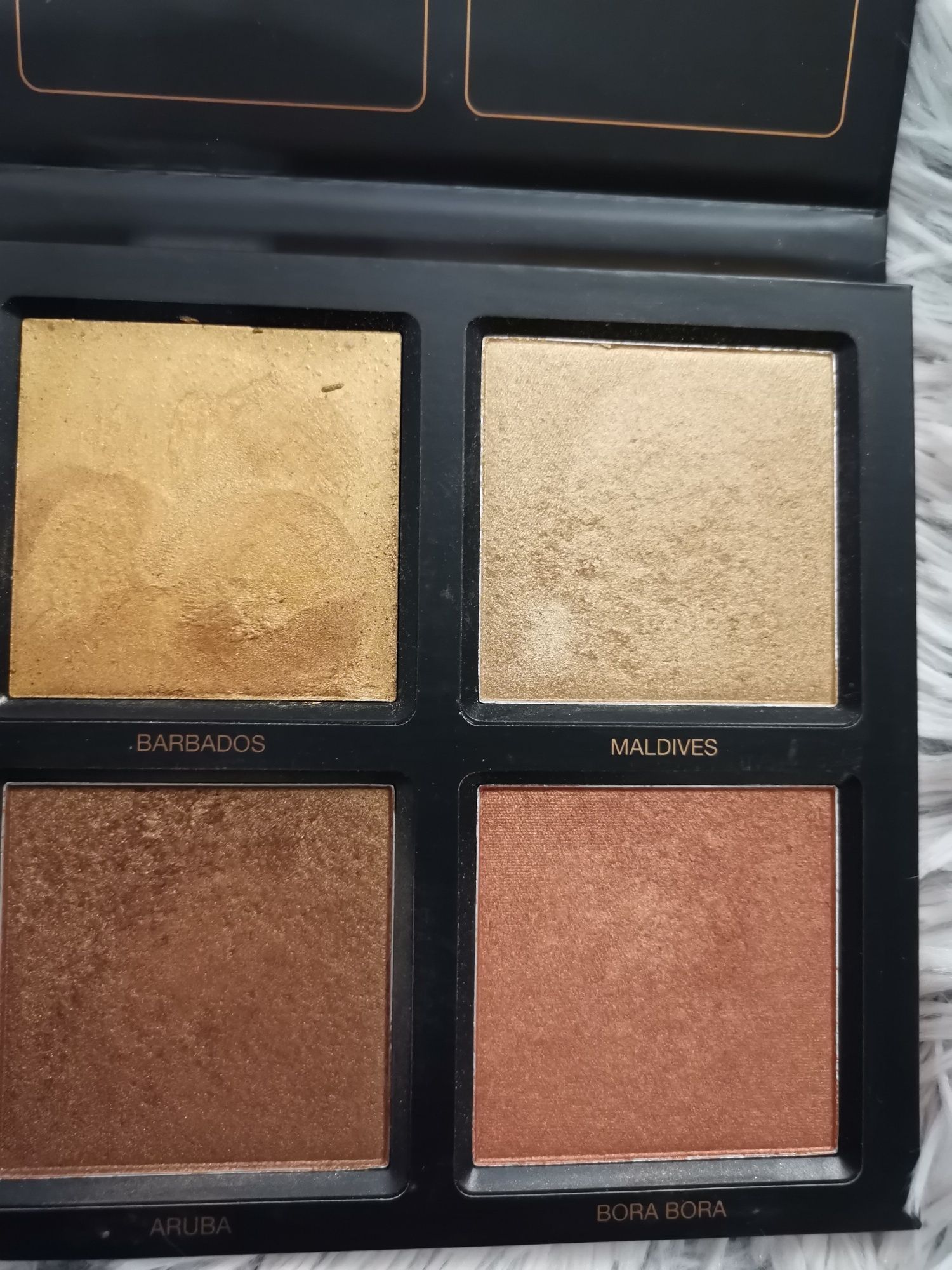 Nowa paleta rozświetlaczy Huda Beauty 3D Highlighter Palette