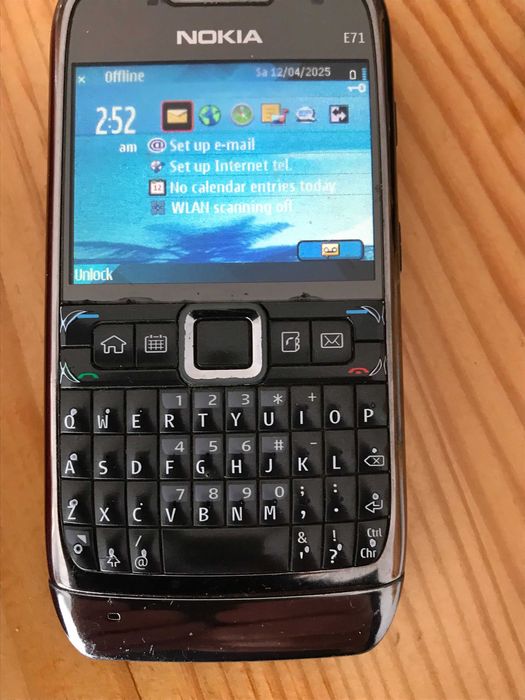 Telefon NOKIA E71