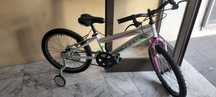 Duas Bicicletas Infantis – Triciclo/Balance Bike Fit 'N Joy + Biciclet