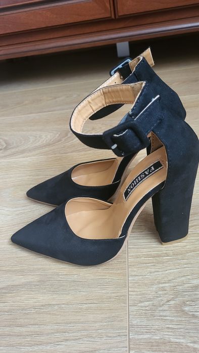 Босоніжки жіночі