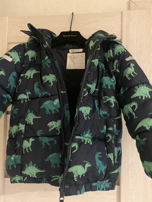 Куртка зимова для хлопчика 4-5рокив в гарному стани с капюшшоном.Дуже