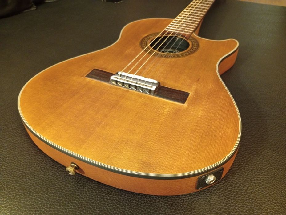 Guitarra Semi Acústica Nylon "Vester"