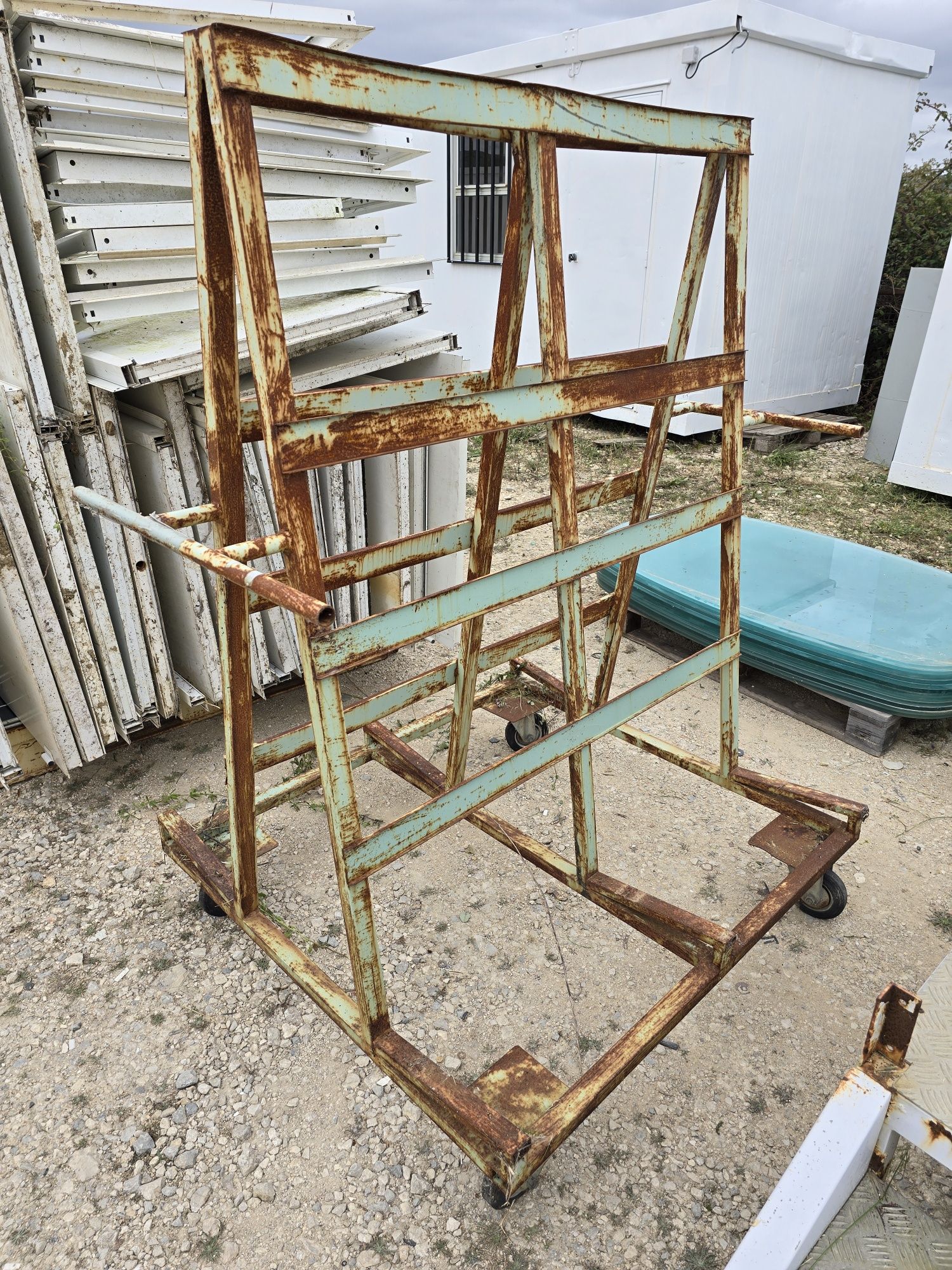 Carrinho de mercadorias com rodas
