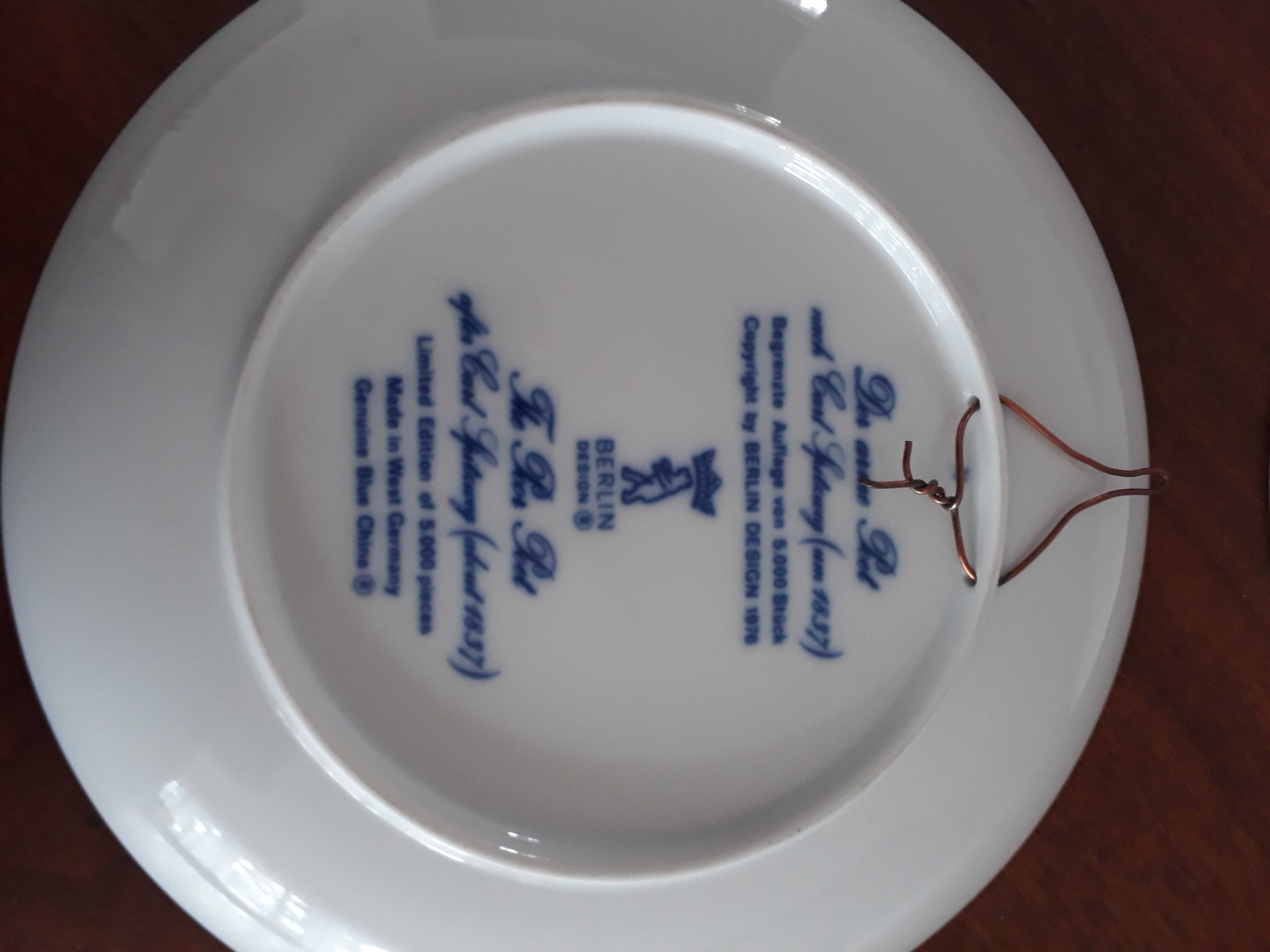 Ozdobne talerze niebieska porcelana Berlin Design
