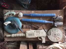 Игрушки из СССР ,пистолет,пулемёт , ножи ,сабля