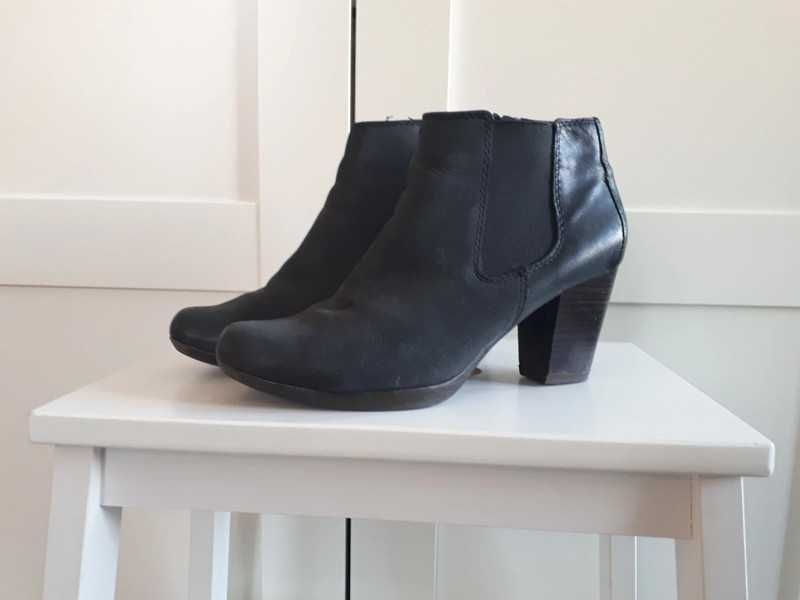 Granatowe skórzane krótkie Botki firmy Tchibo Rozmiar 39.