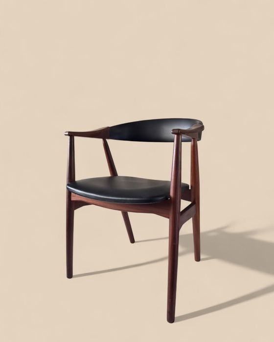 Duńskie krzesło w stylu mid-century modern