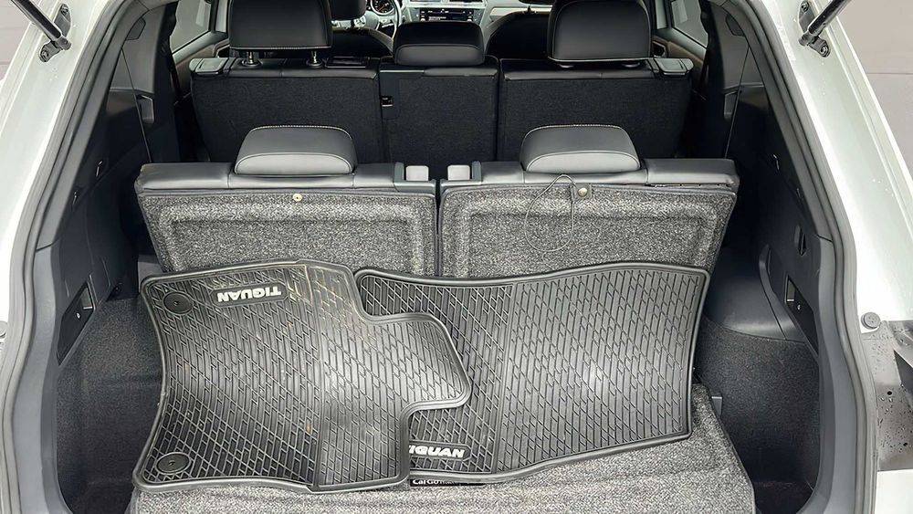 Volkswagen Tiguan      2021