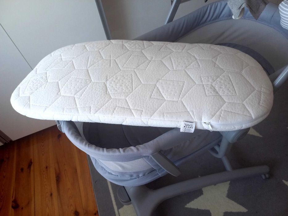 Baby Hug chicco łóżeczko dziecięce + dodatki
