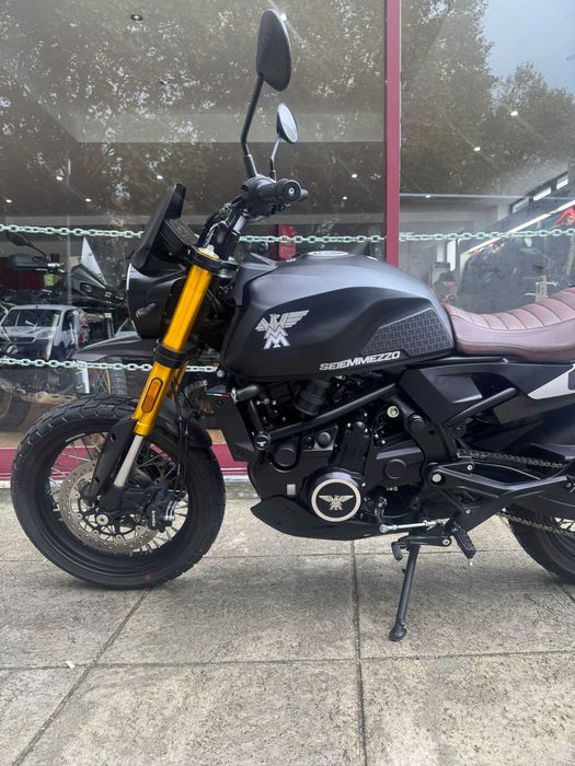 MOTO MORINI SEIEMMEZZO SCR 2025