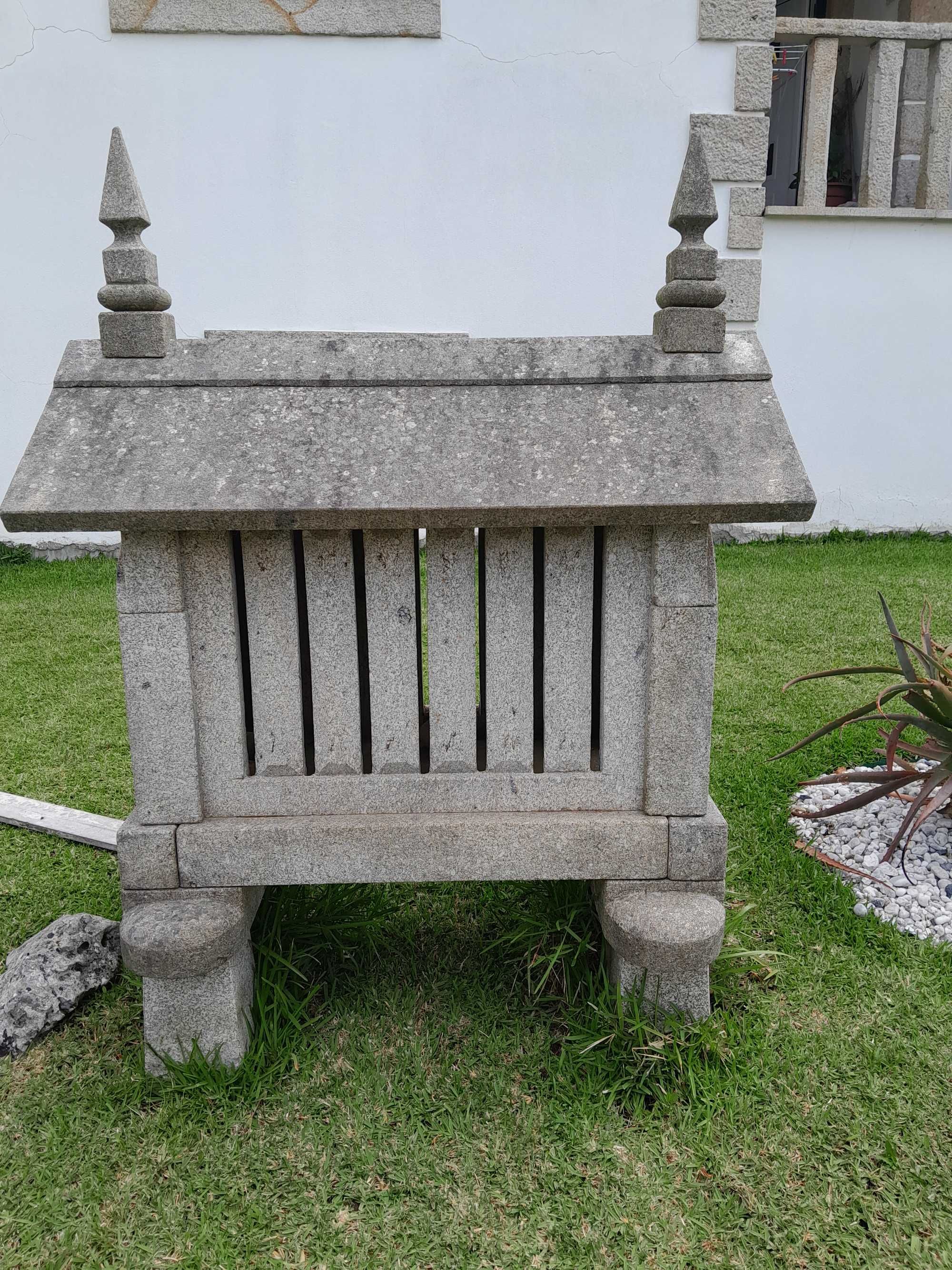 Espigueiro em granito