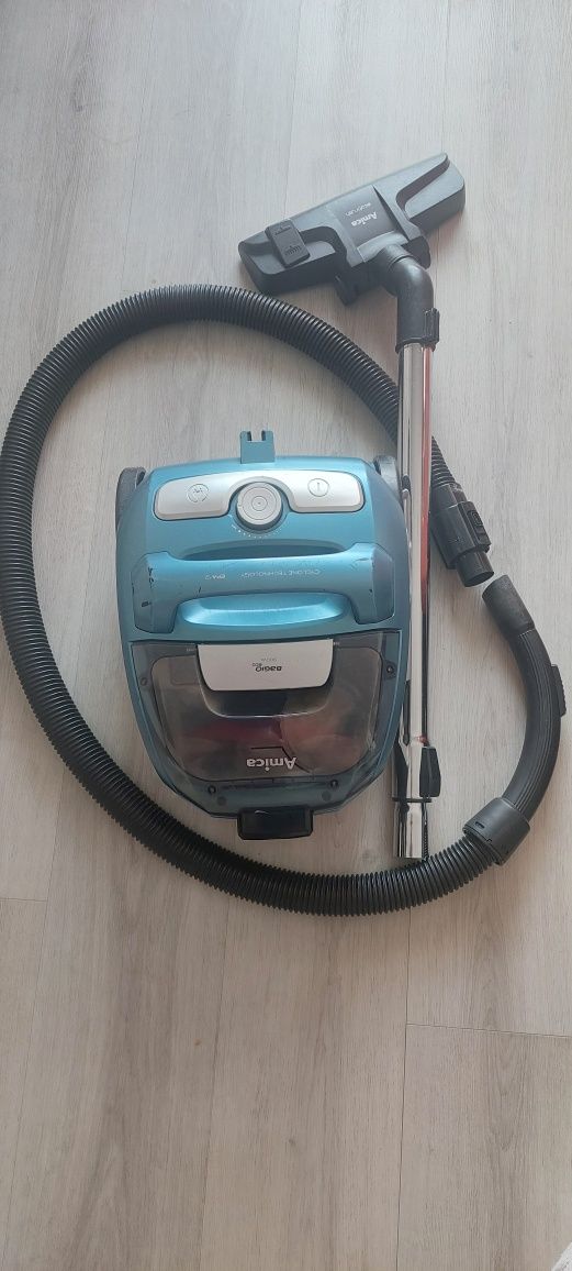 Odkurzacz  Amica  900W