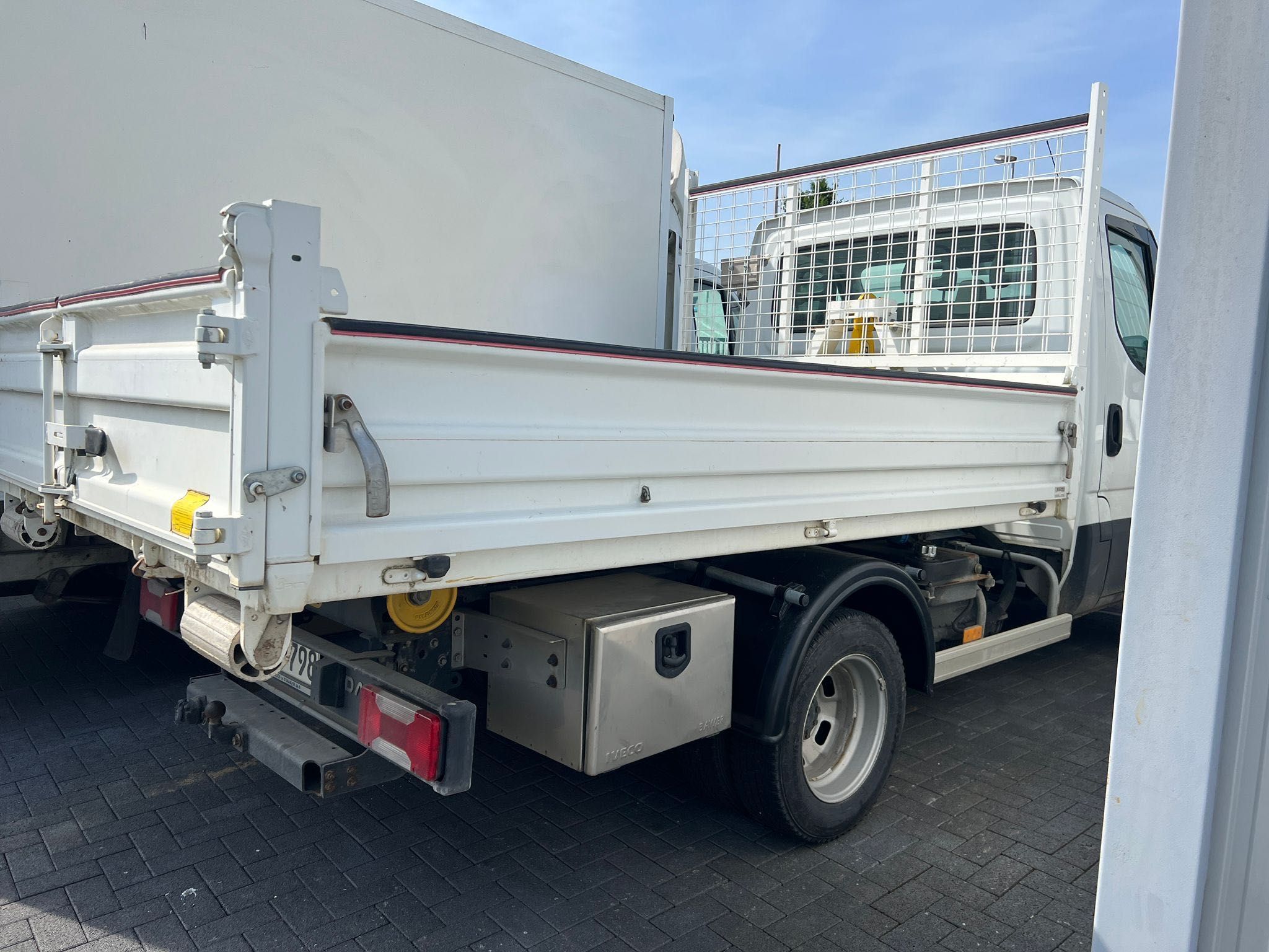 Iveco Daily 3.0Hpi HAKOWIEC  3,5 tony przebieg 34tys km 3szt zabudów