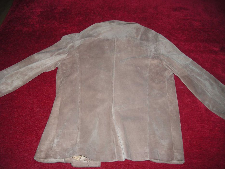 Casaco em pele genuína (marca Vinicius)