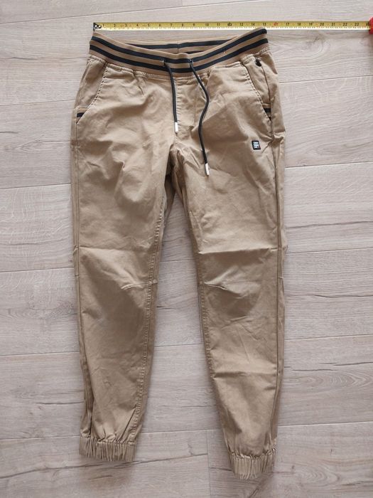 Zestaw spodni Jogger firmy Cropp