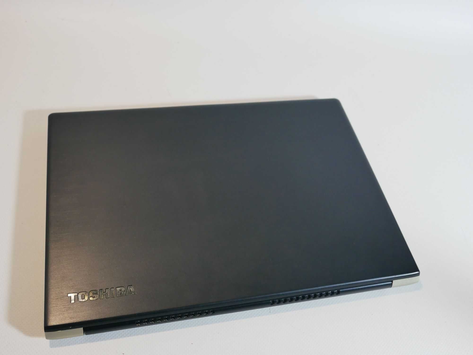 Toshiba Portege X30 i7-7600U 256 SSD 16 Ram 13.3" 1 Кг 18 годин!